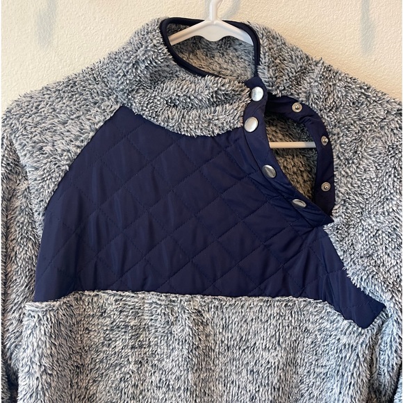 Sherpa Pullover - Picture 5 of 5